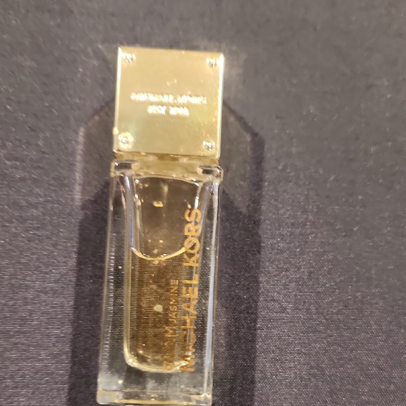 Assorted Perfume Bottles Collection - Picture 6 of 6